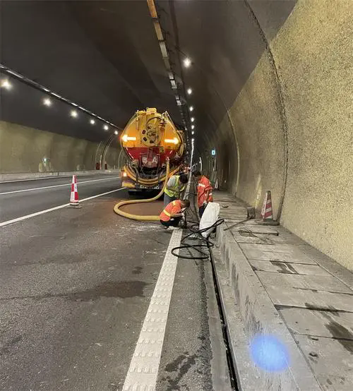 淳化隧道排水渠清淤